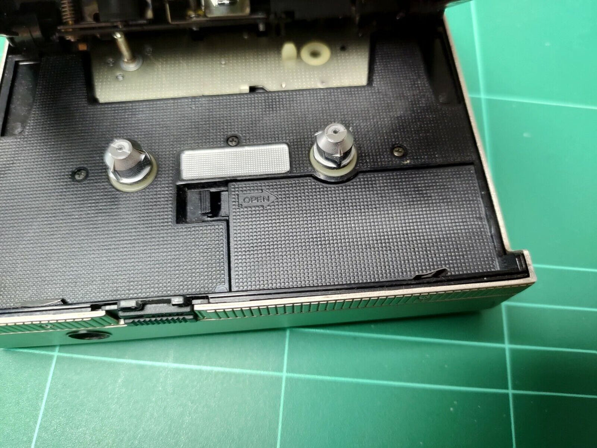Custodia e cinturino per lettore cassette Sony Walkman WM-5, WM-DC2, DD Custodia e cinturino per lettore cassette Sony Walkman WM-5, WM-DC2, DD